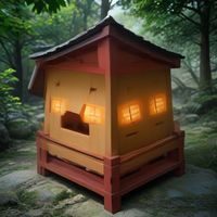 无码在线主编李薇的工作照，短发，戴细框眼镜，背景为白色书架，表情专注而亲切，专注内容质量把控